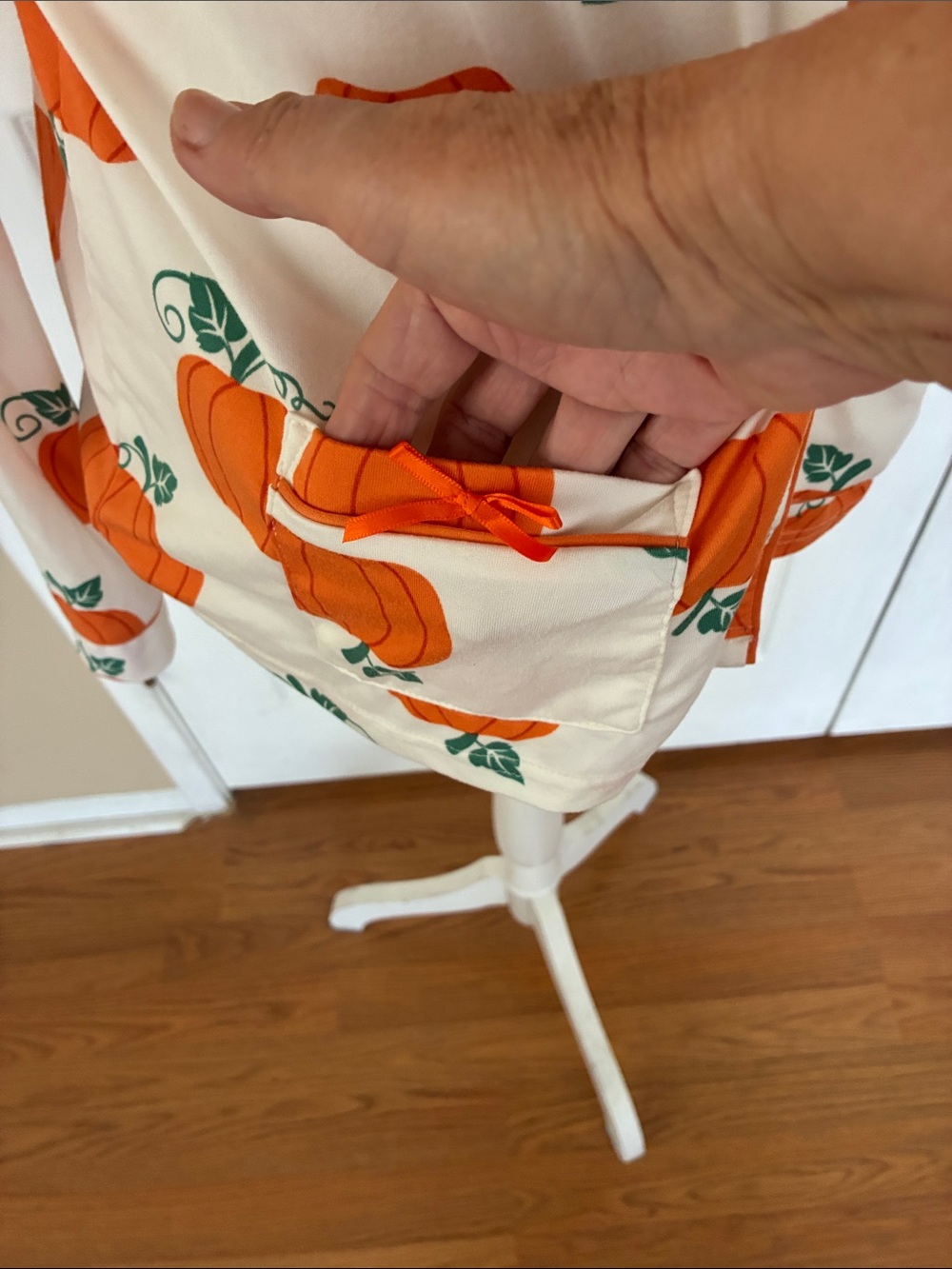 Tahari pumpkin pajama set NWOT - Picture 2 of 8